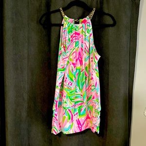 Lily Pulitzer sleeveless top. Gold chain embellishments. Banded drop waist sz M